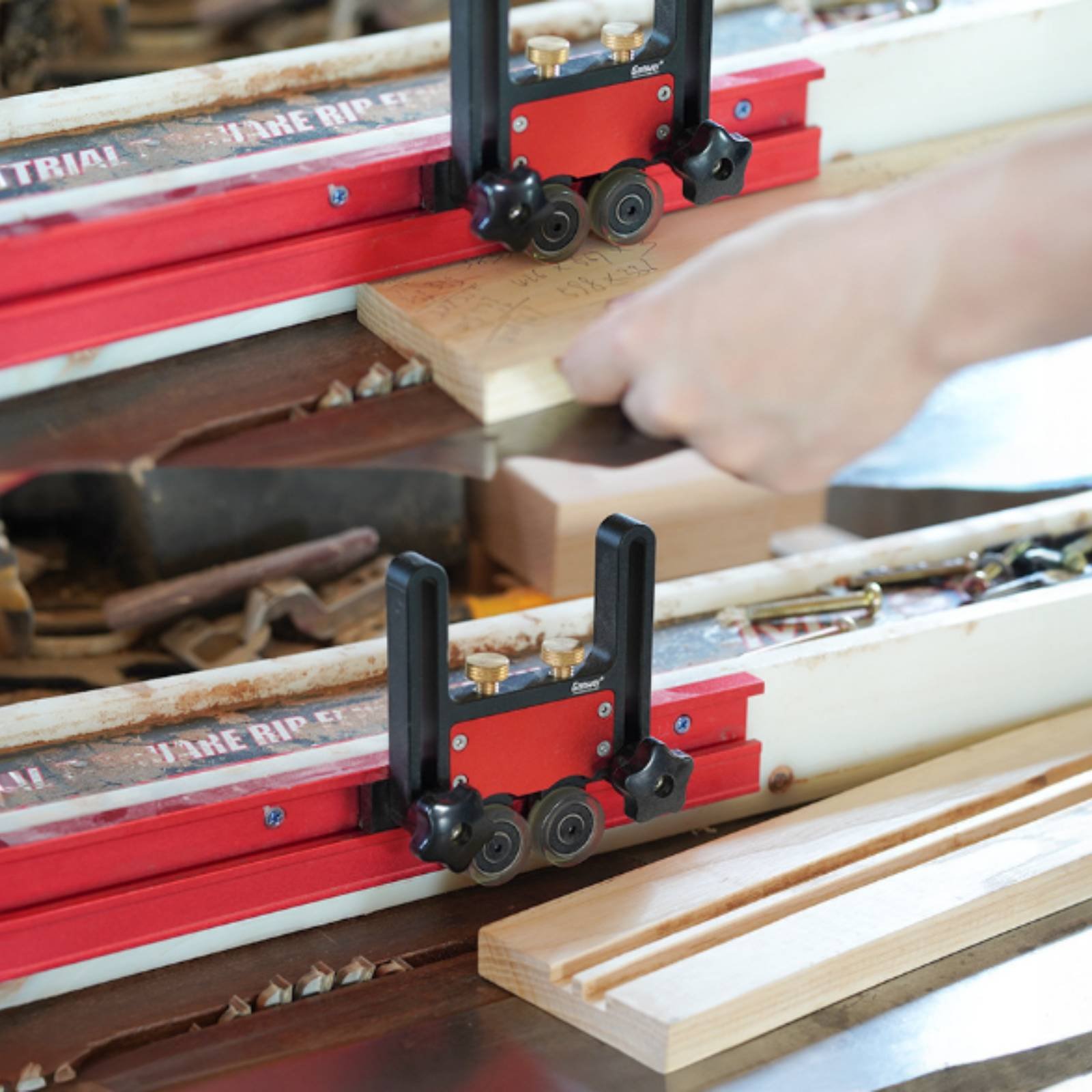 Piastra di Guida Antiriflesso  - Woodworking Kickback recensione e prezzo